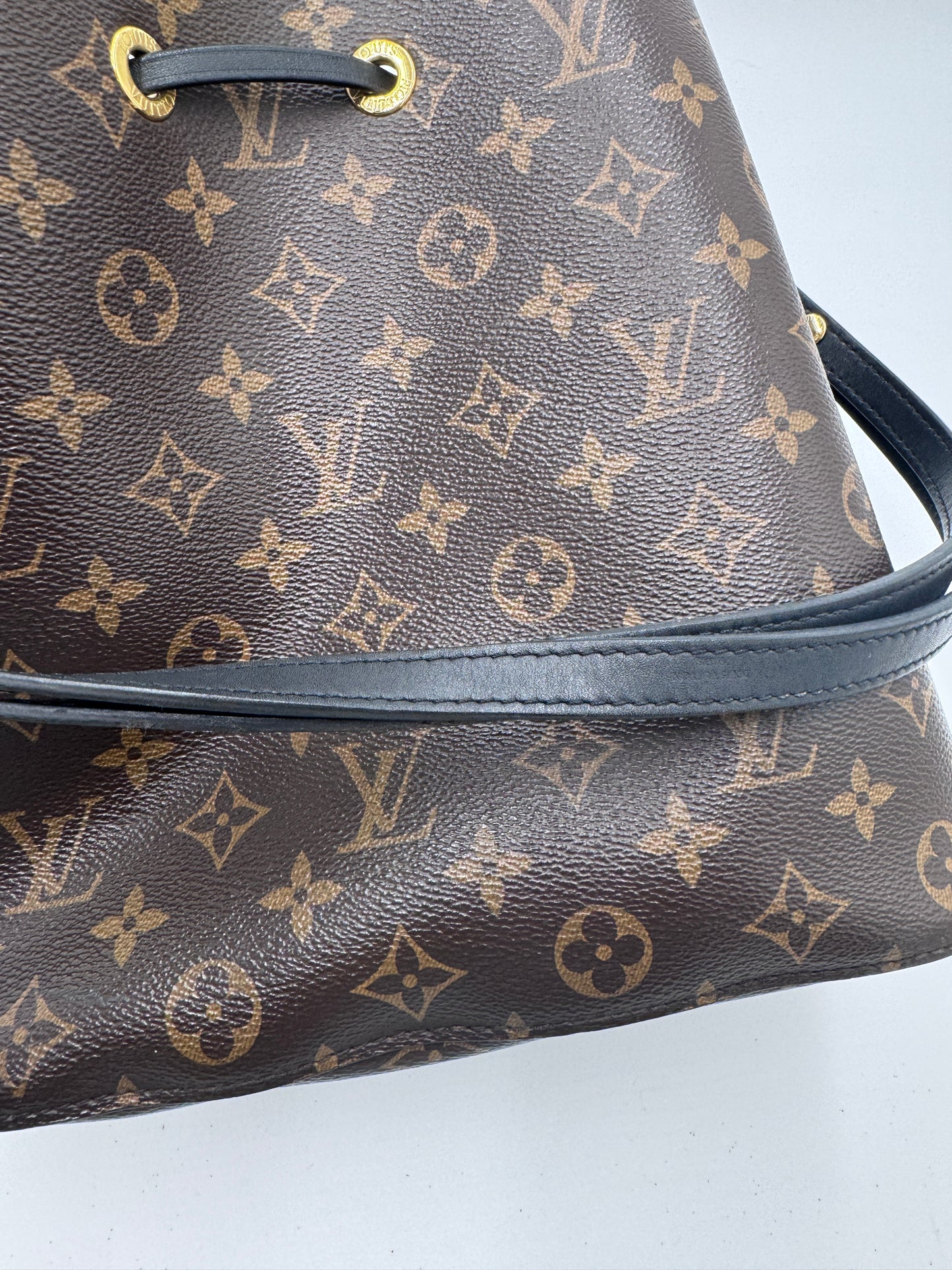 Henkel der secondhand Louis Vuitton NeoNoe – monogram, bequem und hochwertig.