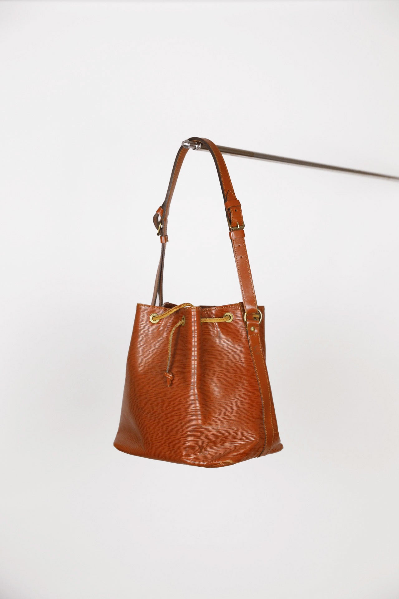 Louis Vuitton Petit Noé (braun) als Hauptfoto aus der Beuteltasche-Kategorie.