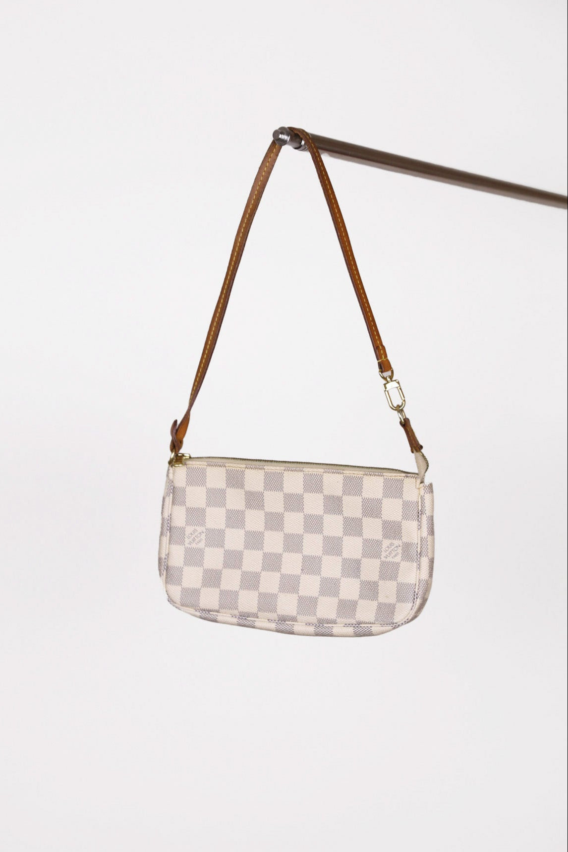 Louis Vuitton Pochette (damien d'azur) als Hauptfoto aus der Pochette-Kategorie.