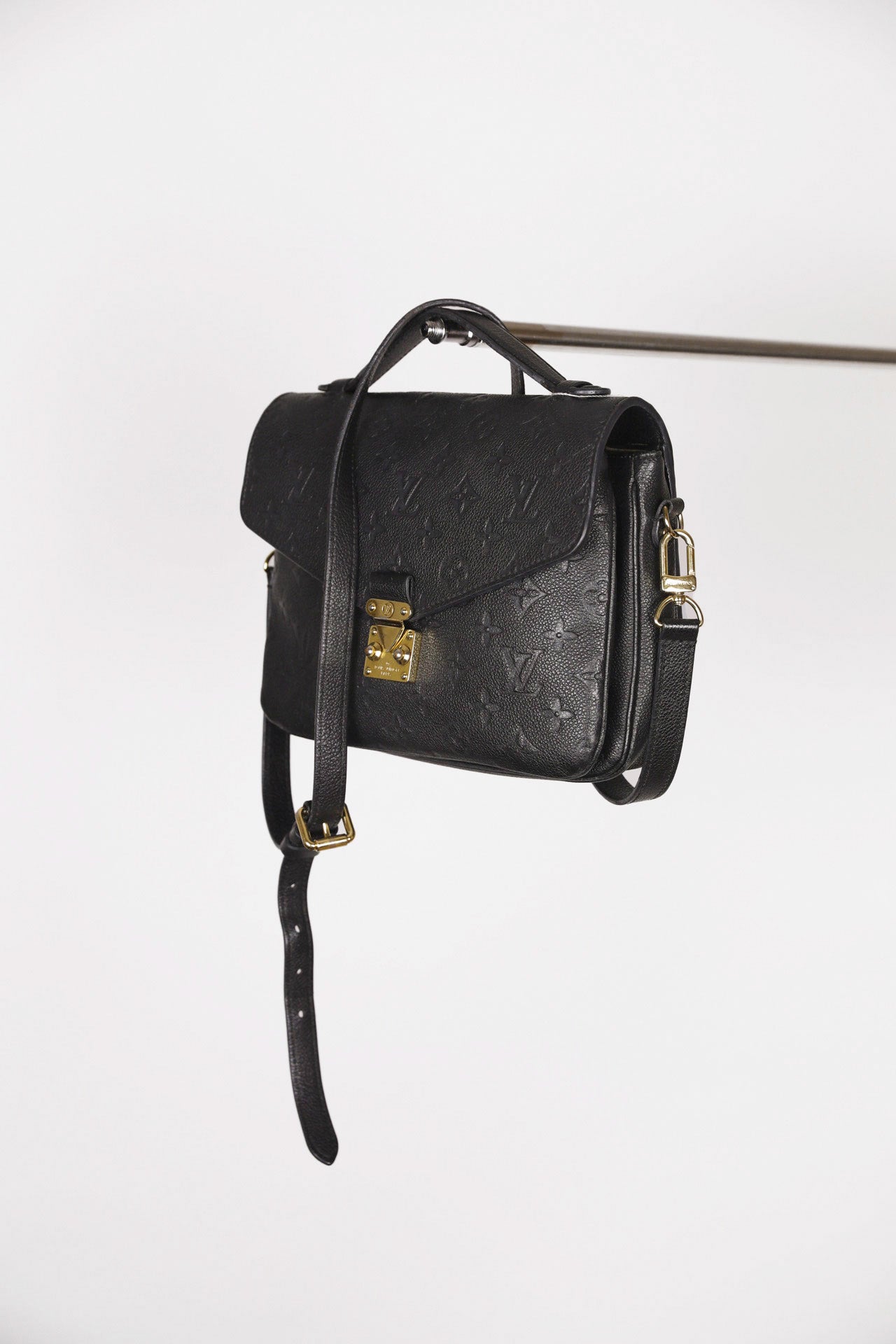 Pre-Owned Bag Louis Vuitton Pochette Metis – Fillia