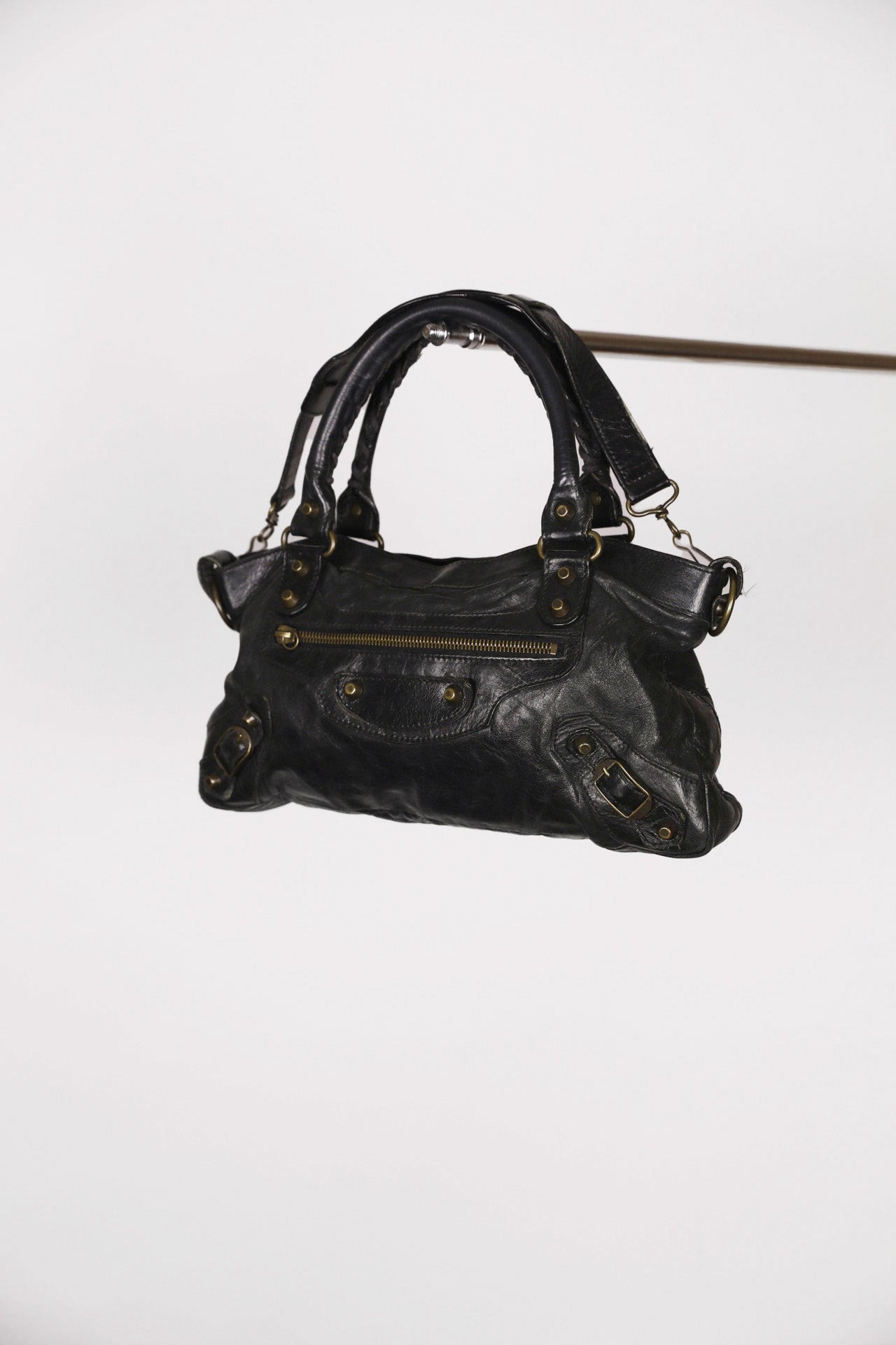 Balenciaga First Schultertasche in schwarzem Leder, Medium, gutem Zustand