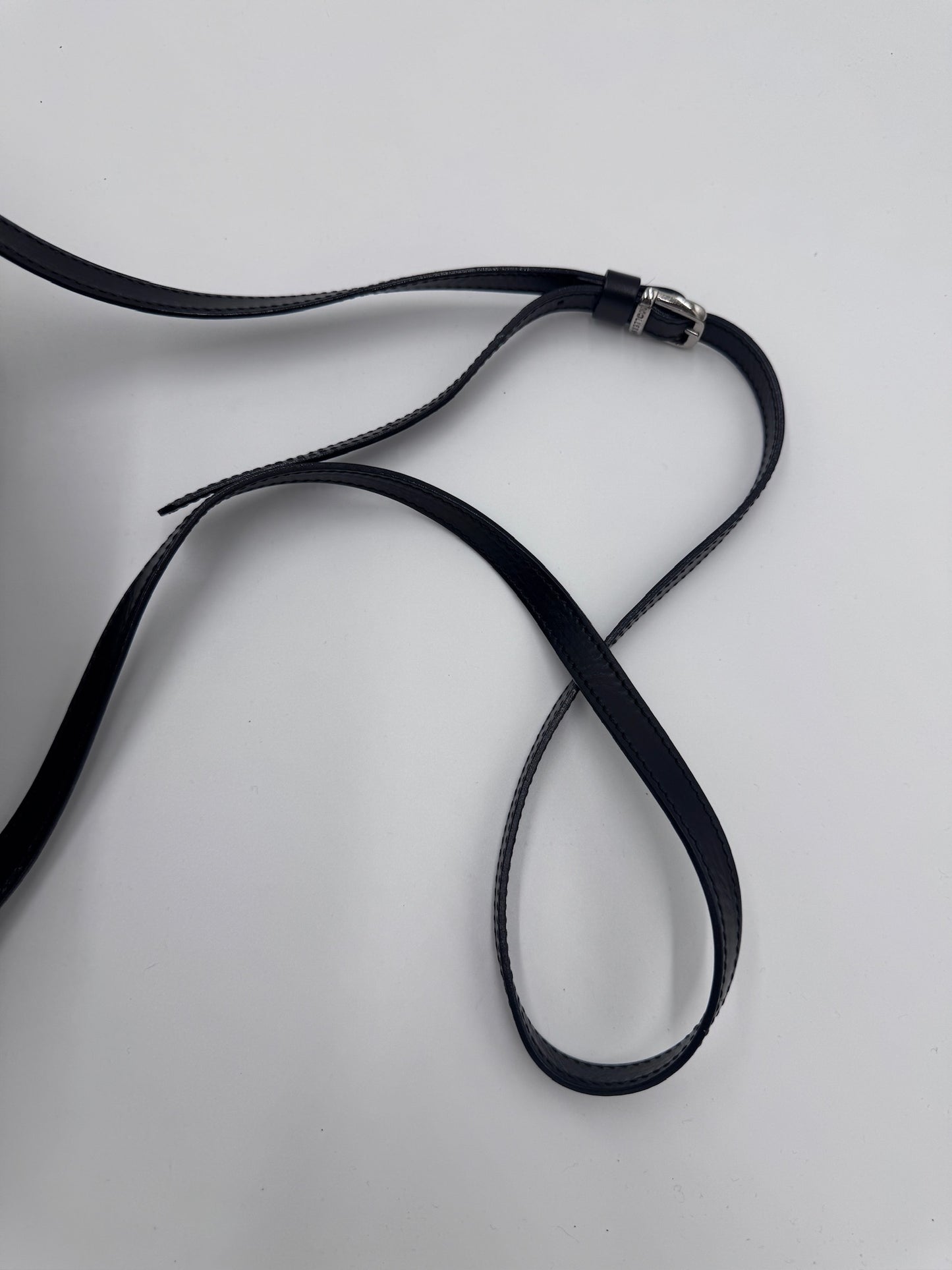 Detailaufnahme des Henkels der secondhand Maison Mollerus Bern (schwarz).