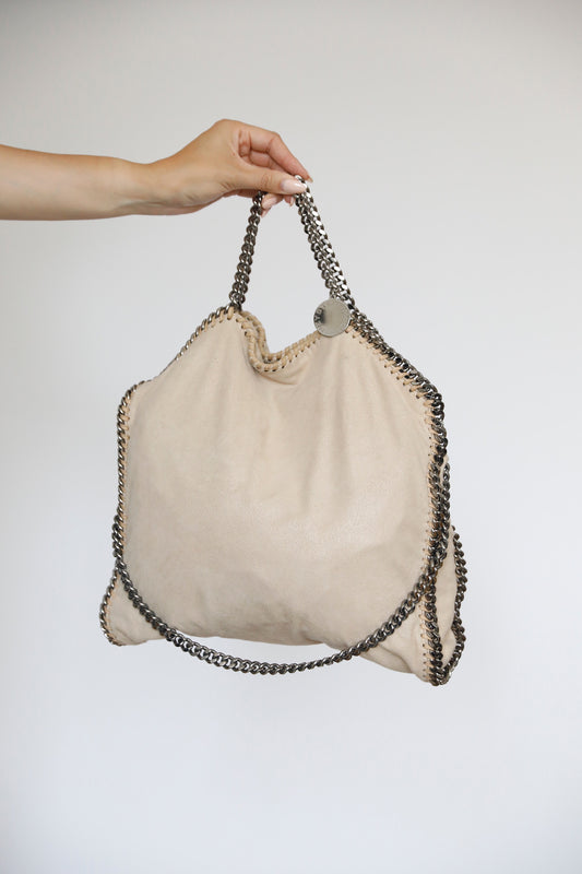 Hauptansicht der beige / creme pre-owned Stella McCartney Falabella – elegantes Statement-Piece.