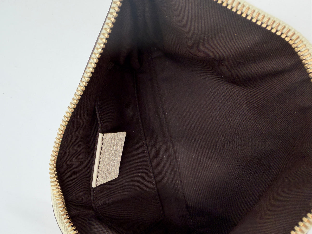 Gucci Pochette mit Gucci Anhänger