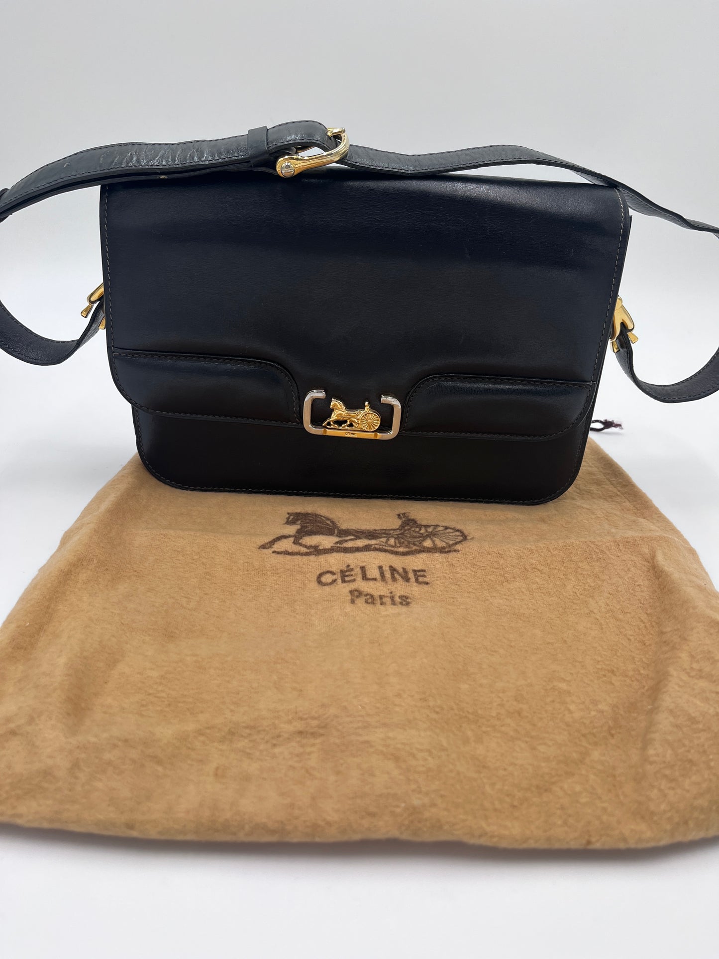 Ganze Celine Shoulder Bag aus schwarzem Leder, Medium