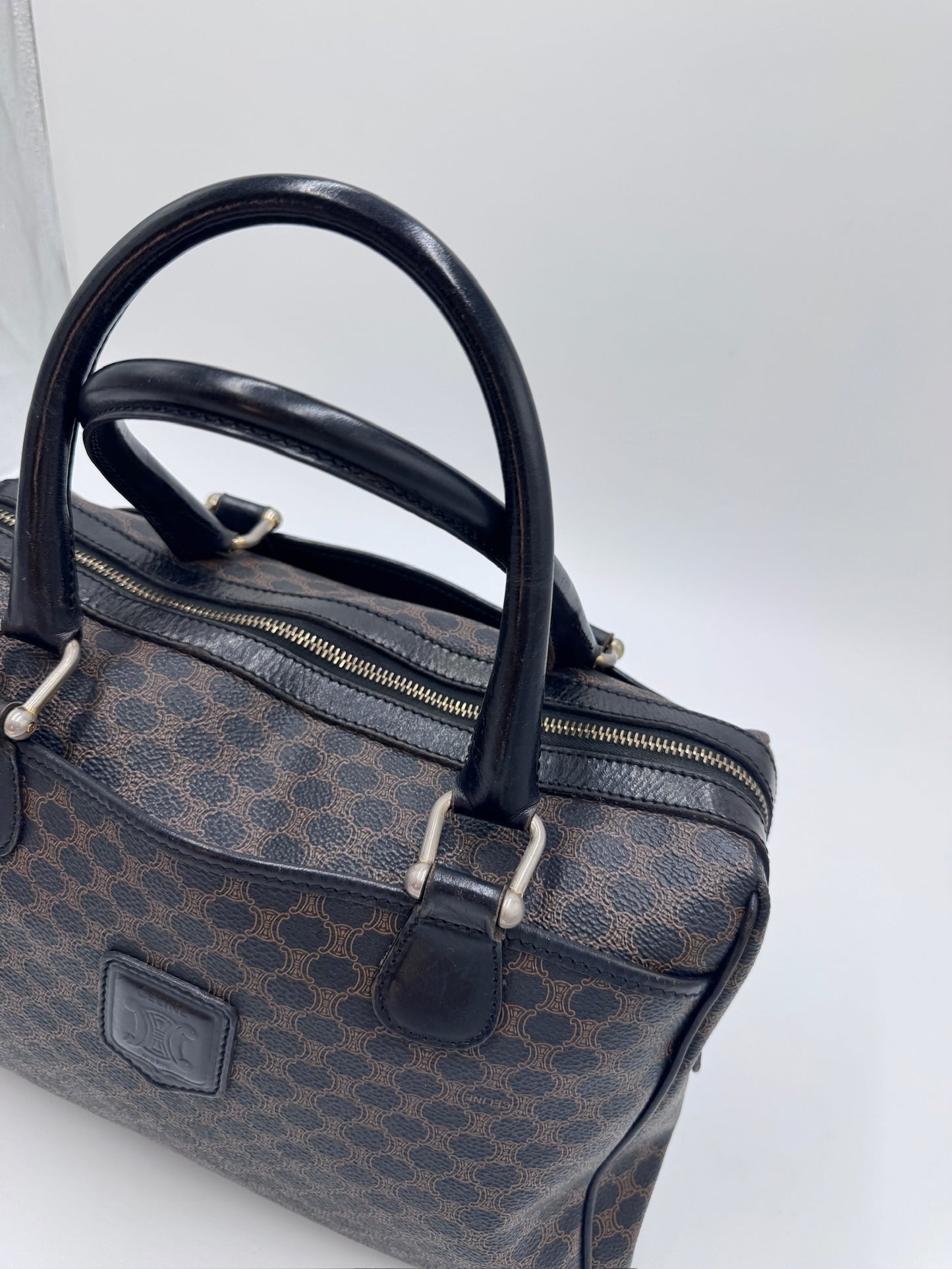 Seitliche Ansicht der Celine Handbag Shopper, Details des Leders