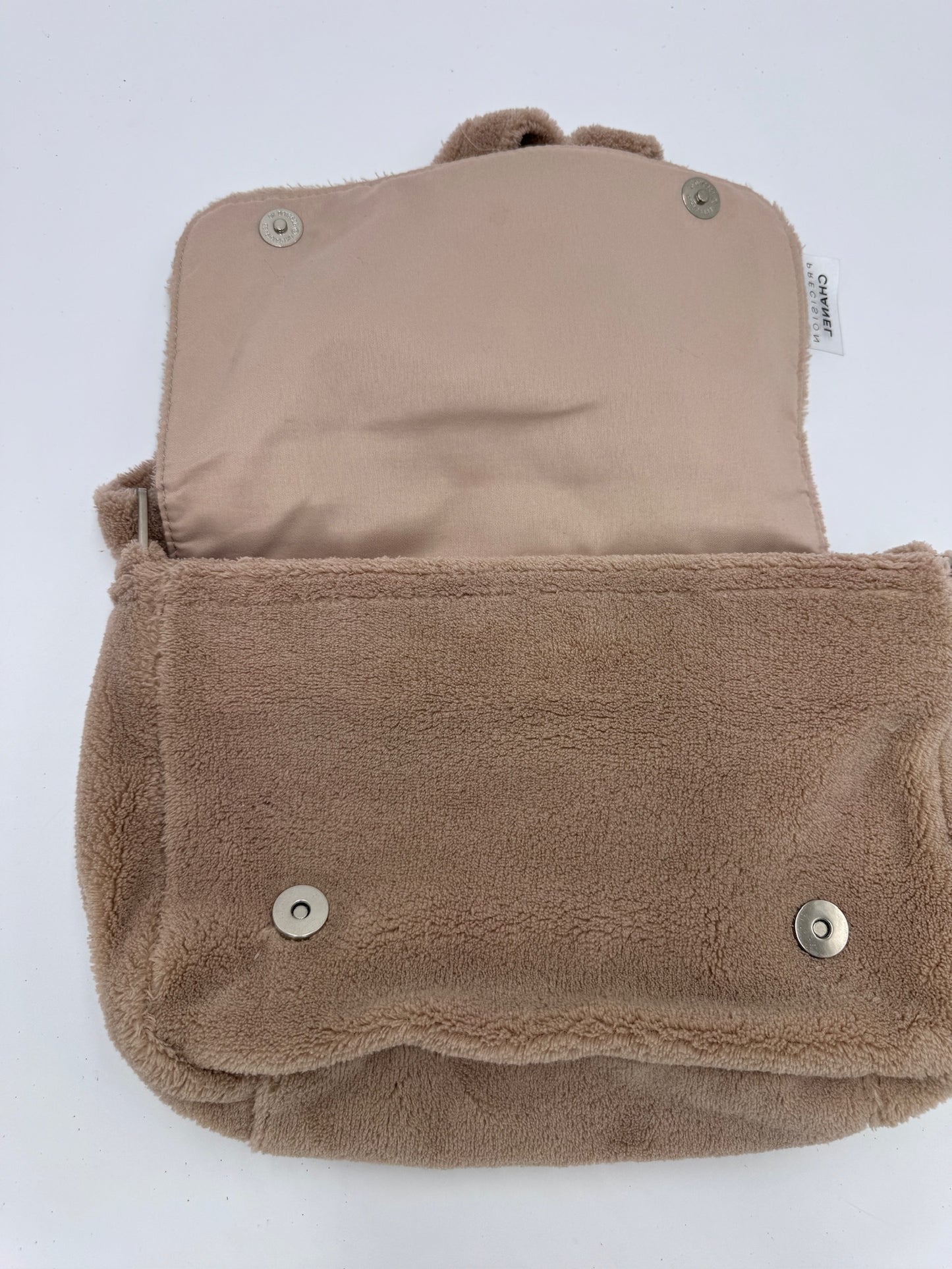 Exklusive Ansicht von Details der luxury secondhand Chanel Schultertasche Pepper (Crossbody).
