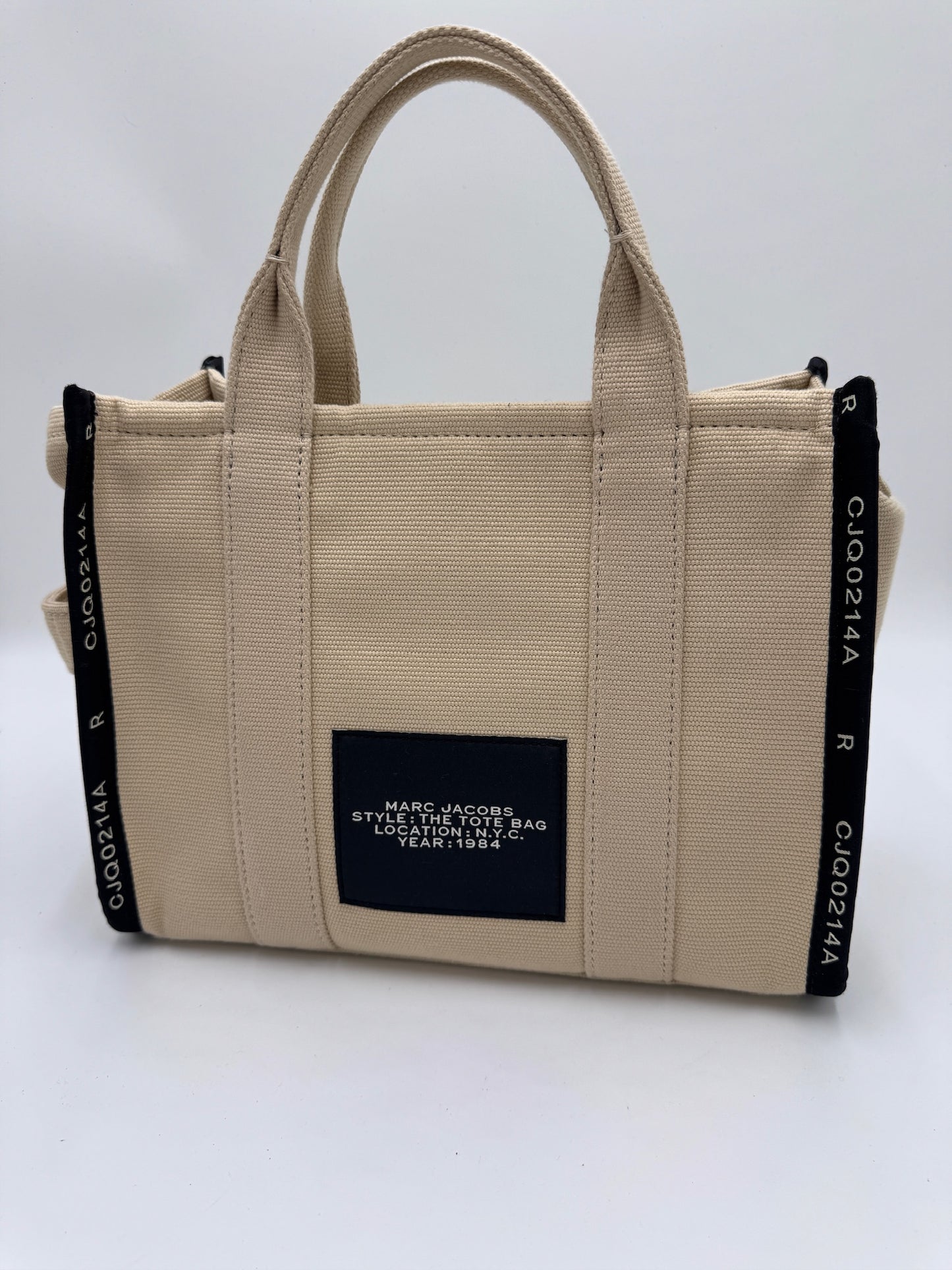 Detailansicht des Rückteils der Marc Jacobs Tote Bag (Beige).