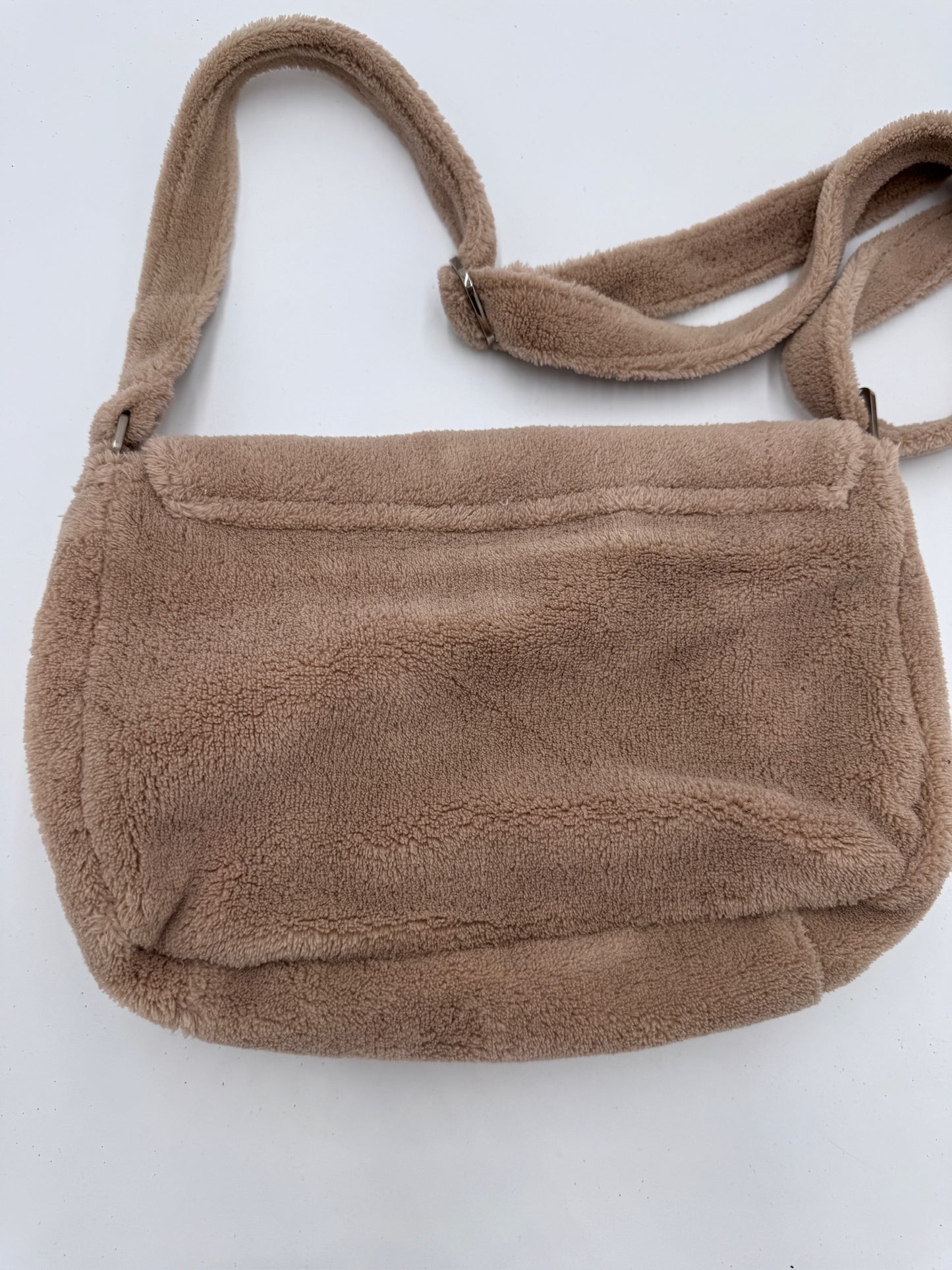 Detailansicht des Rückteils der Chanel Schultertasche Pepper (Beige).