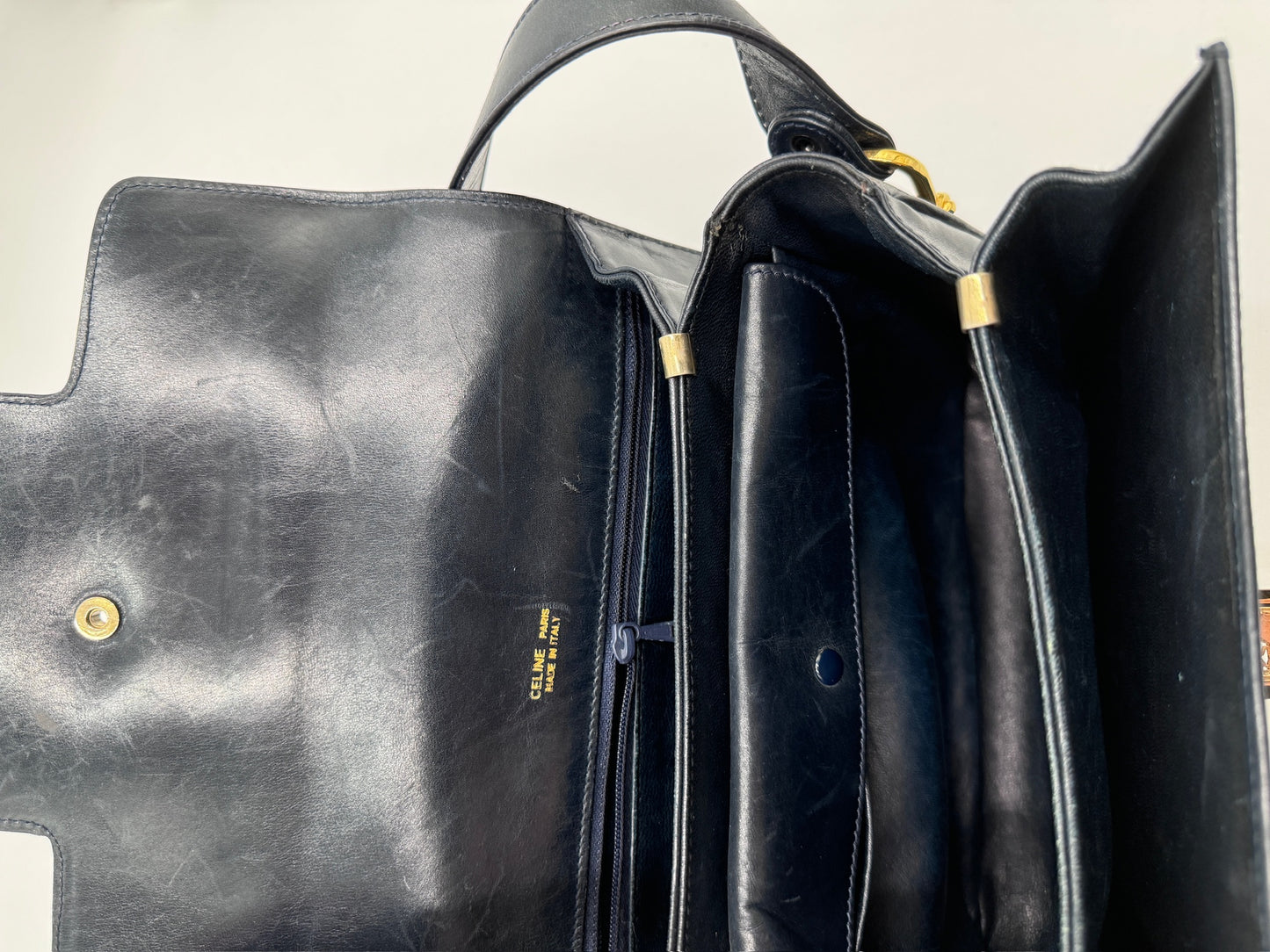 Innere Ansicht in dunkel Celine Tasche (Macadam Shoulder Bag)