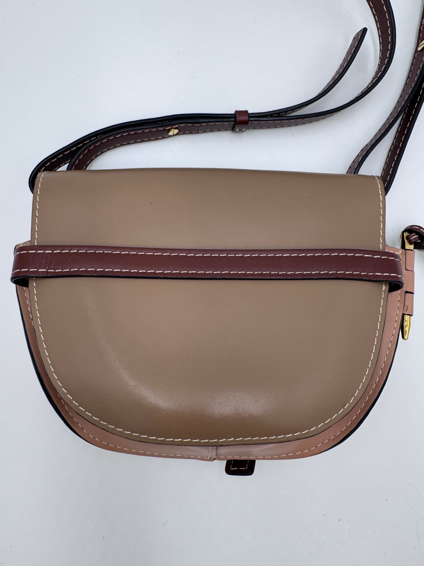 Rückseite dieser stilvollen vintage Loewe Gate Bag (braun).