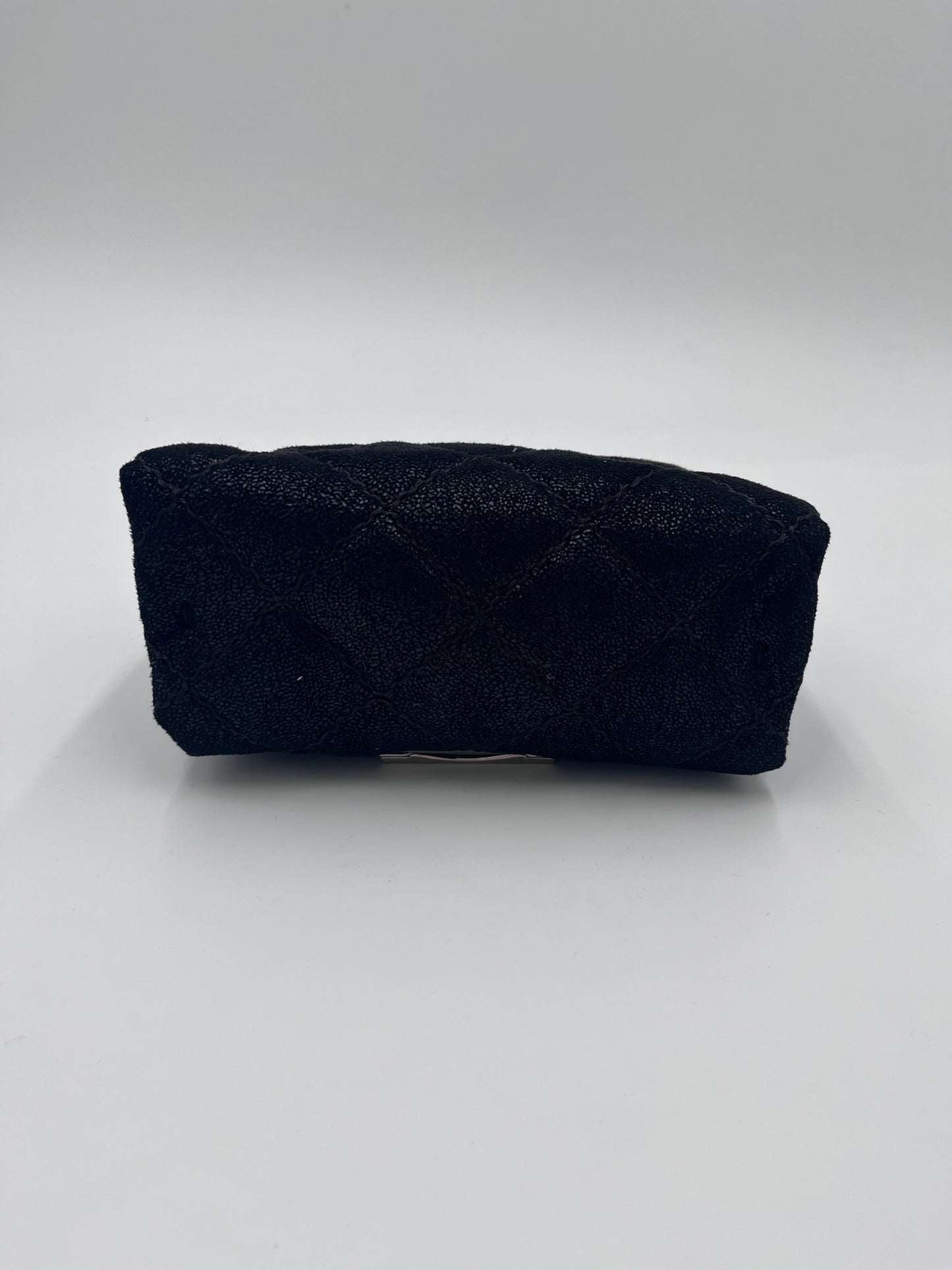 Taschenboden der luxury secondhand Stella McCartney Crossbody Mini Allegra – robuste Basis in schwarz.