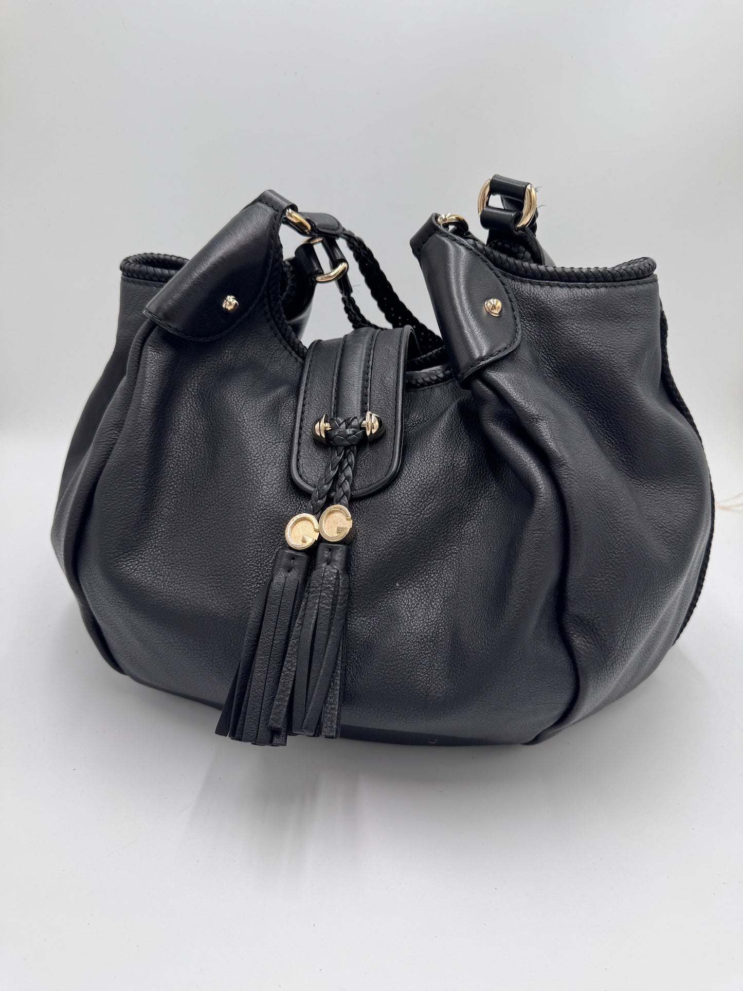 Komplette Ansicht der preloved Gucci Shopper – luxuriöse Shopper-Tasche in Schwarz.