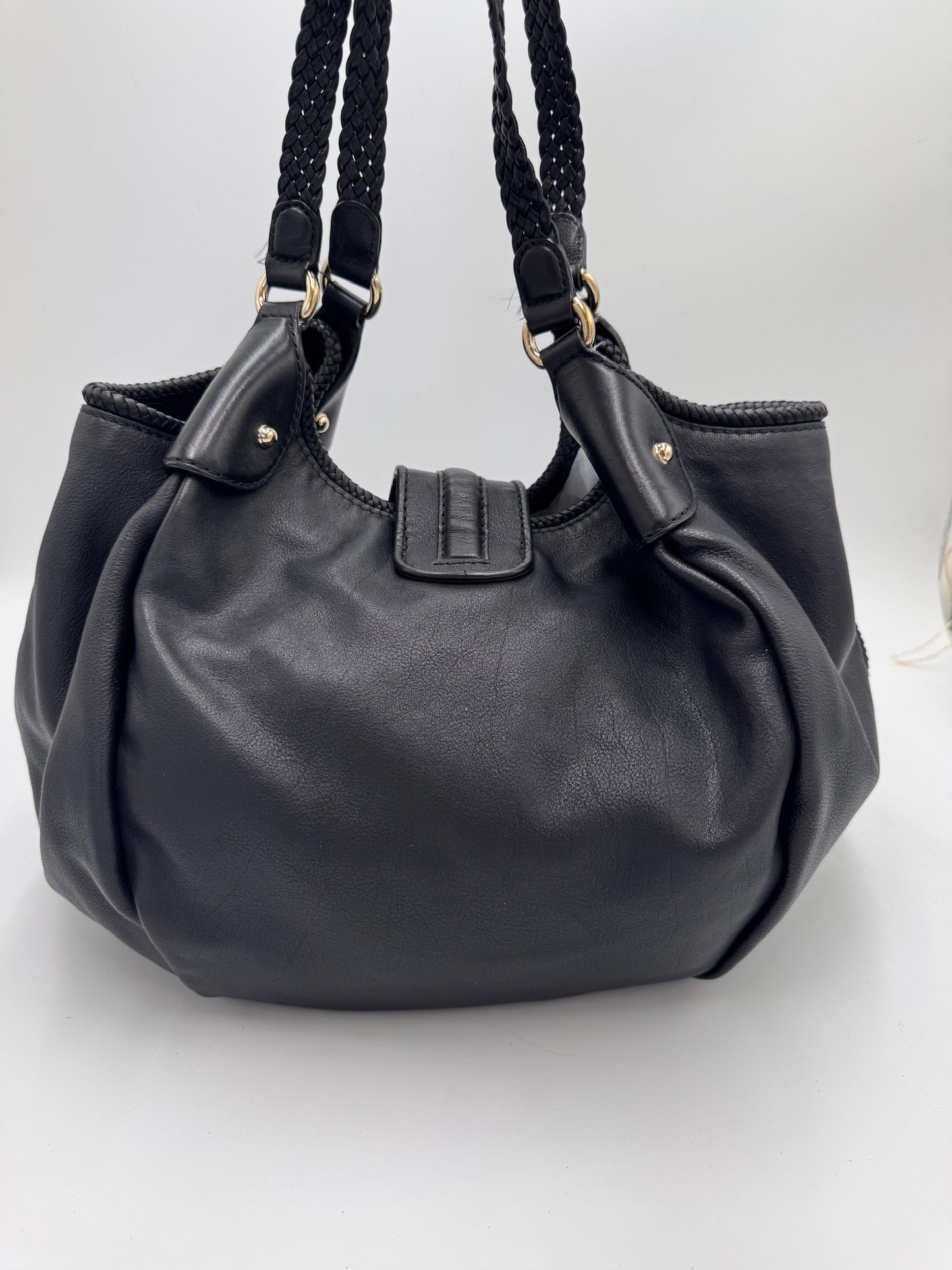 Hintere Perspektive dieser preloved Gucci Shopper in Schwarz.