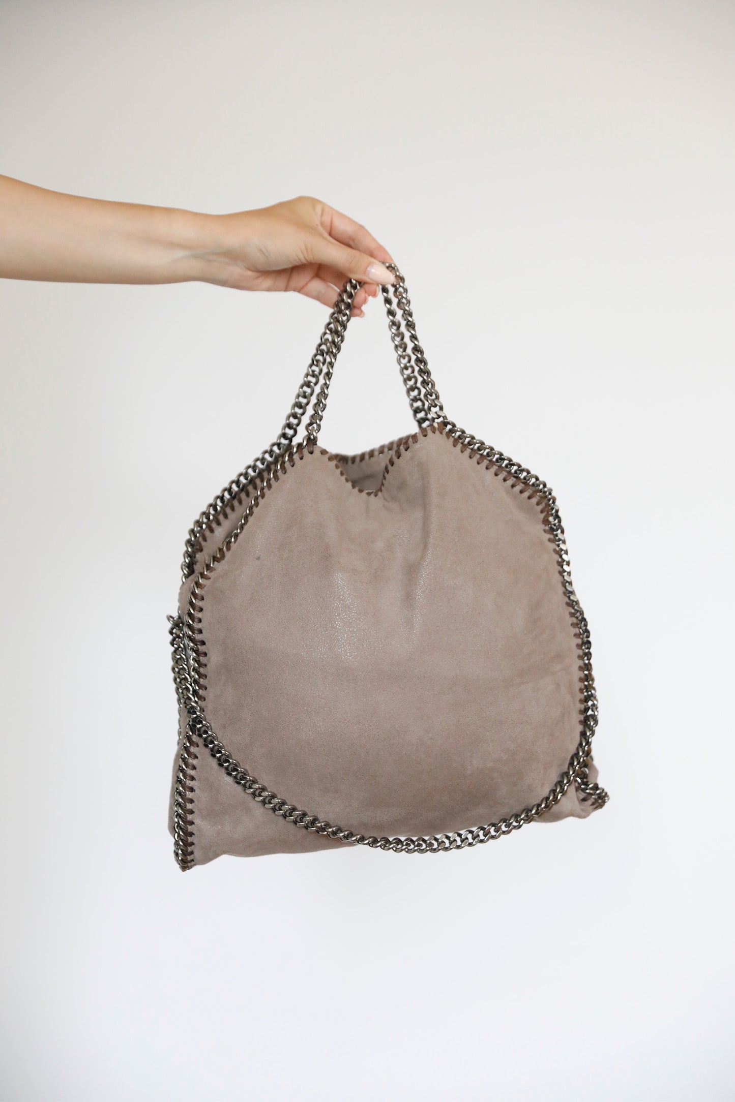 Hauptansicht der beige / creme pre-owned Stella McCartney Falabella – elegantes Statement-Piece.