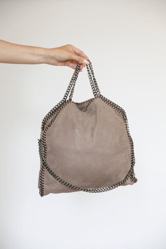 Hauptansicht der beige / creme pre-owned Stella McCartney Falabella – elegantes Statement-Piece.