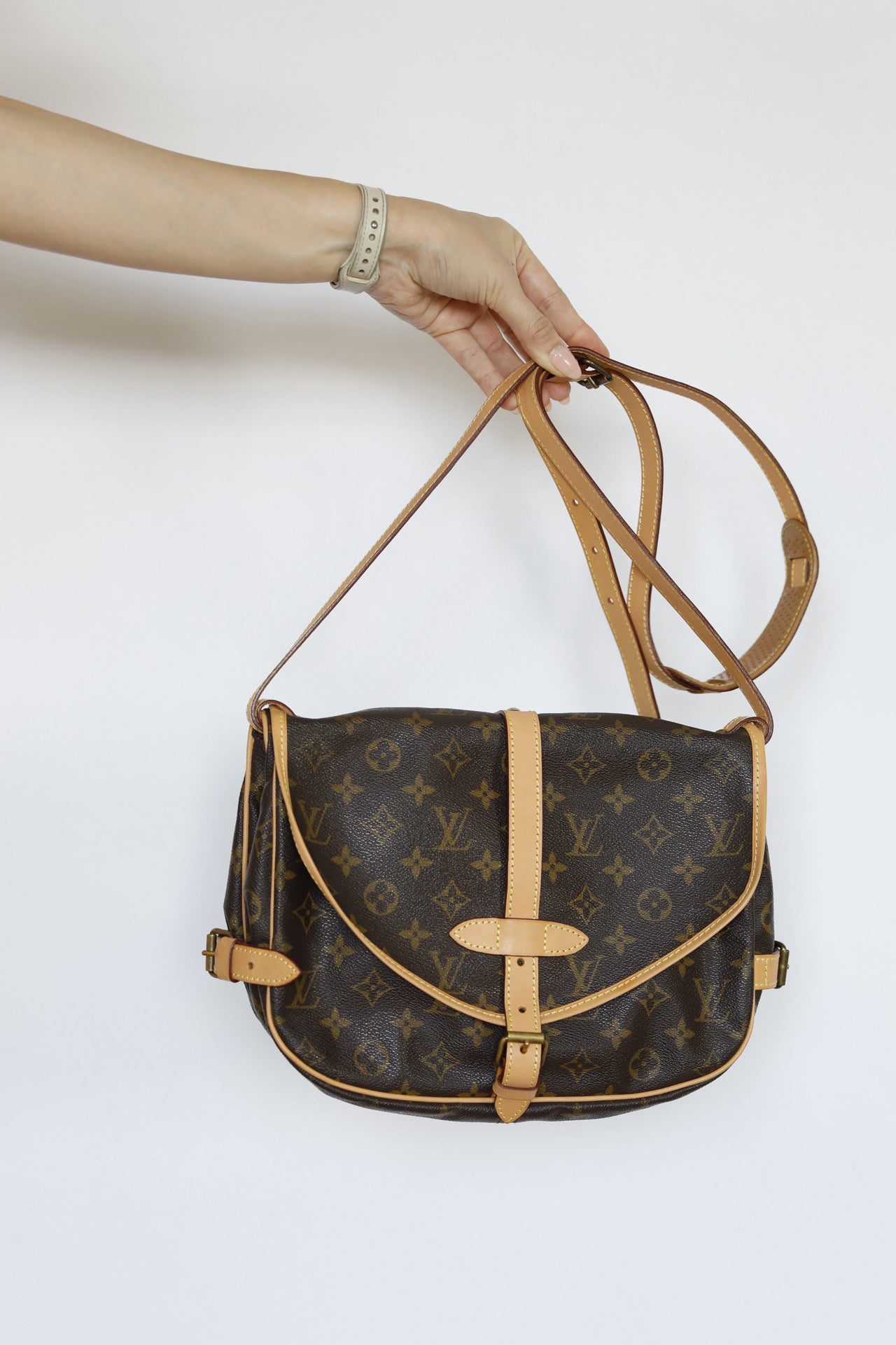 Louis Vuitton Saumur 30 (monogram) als Hauptfoto aus der Crossbody-Kategorie.