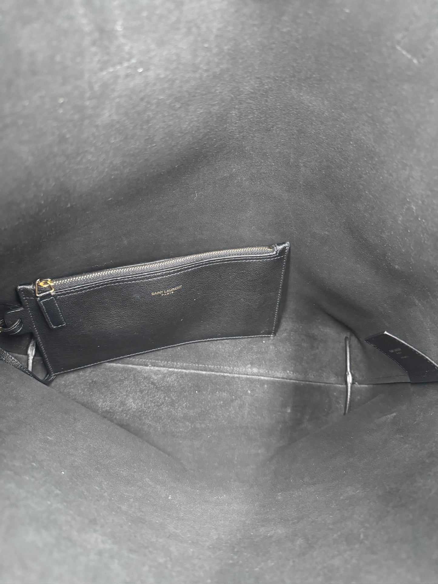 Blick ins Innere der schwarz preloved Saint Laurent Shopper (High Format) (Shopper).