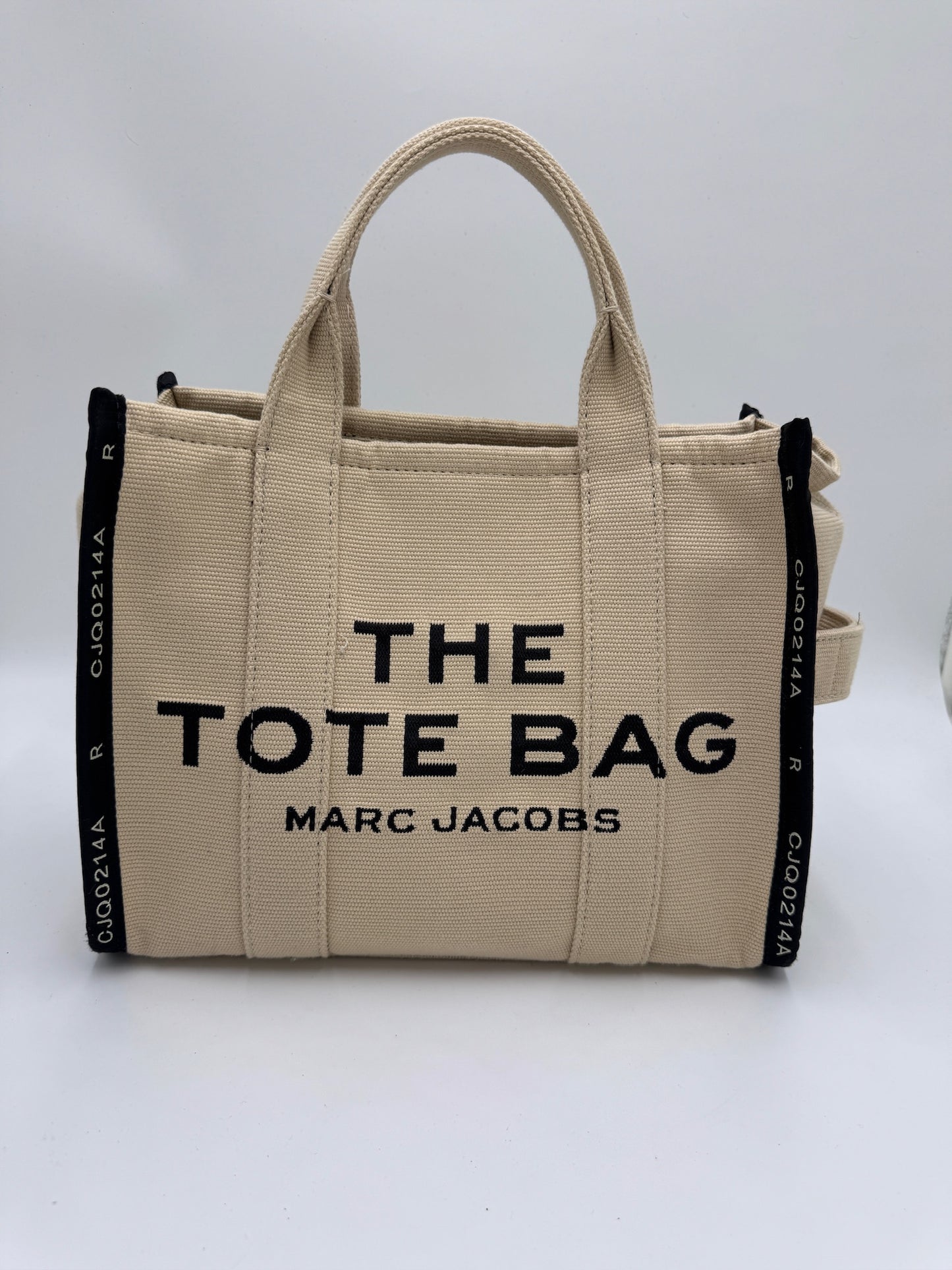 Komplette Ansicht der luxury secondhand Marc Jacobs Tote Bag – luxuriöse Shopper-Tasche in Beige.