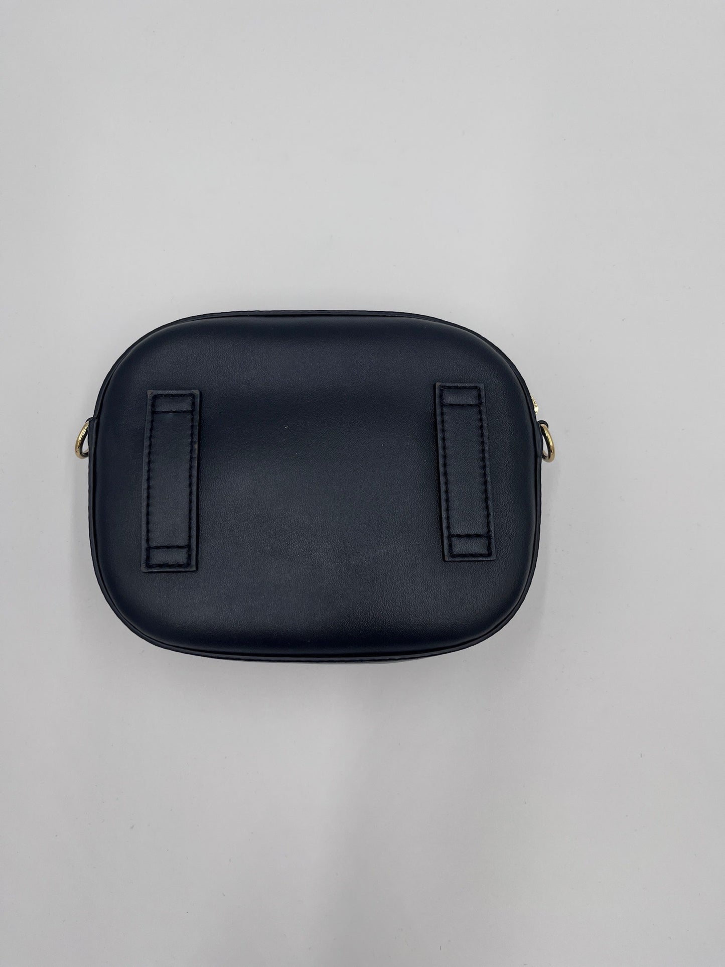 Hintere Perspektive dieser secondhand Stella McCartney Crossbody in schwarz.