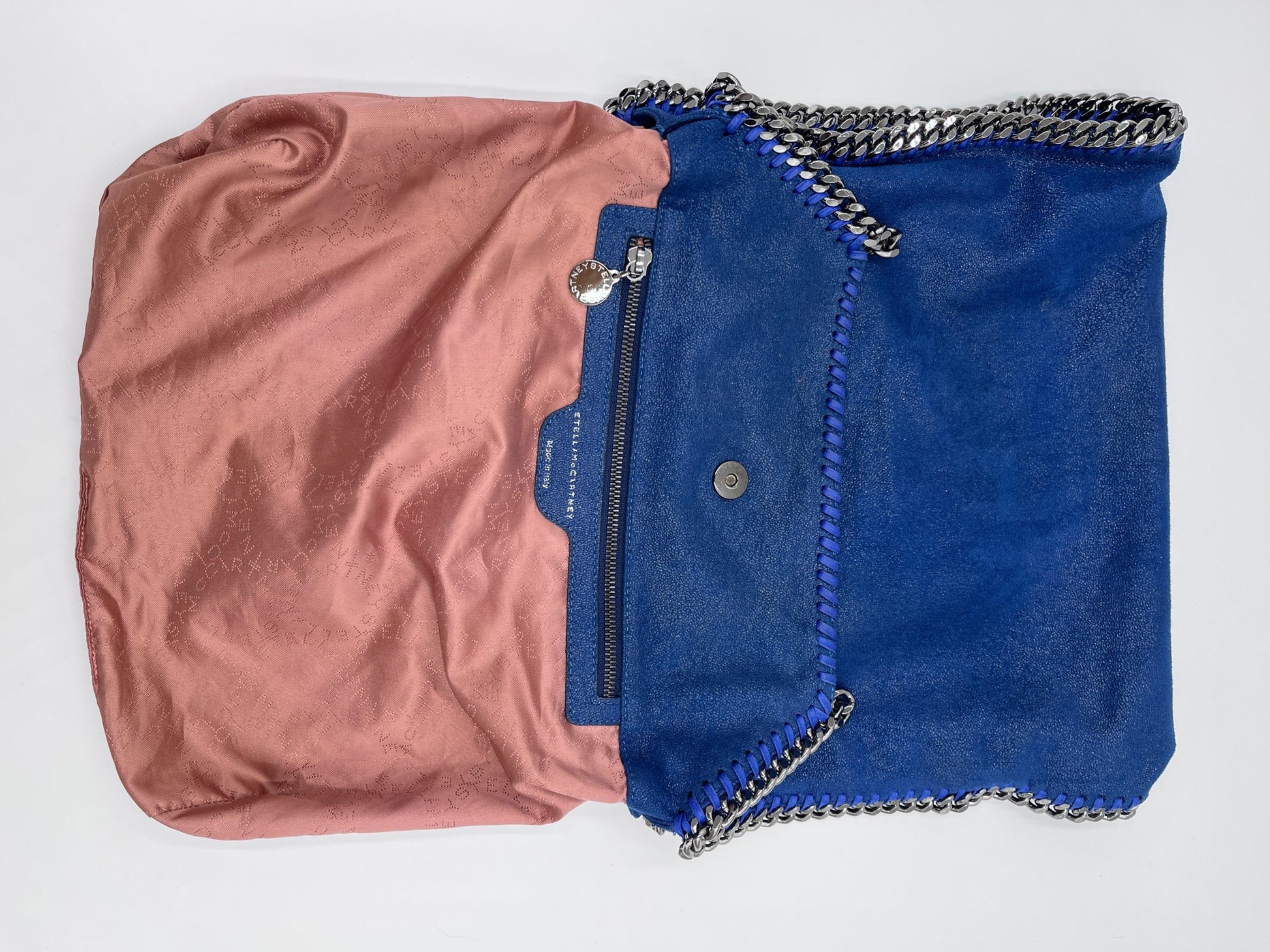 Innenraum dieser luxuriösen Stella McCartney Falabella, 2 Ketten – Secondhand-Stil mit Klasse.