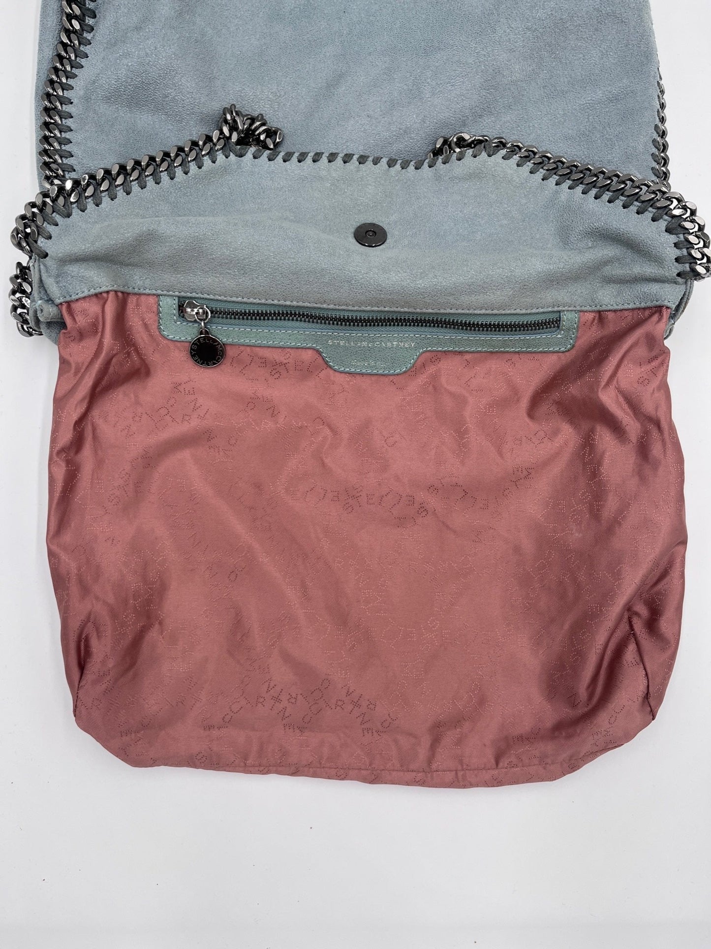 Innenfutter der preloved Stella McCartney Falabella in deer light grau – organisiert und stilvoll.