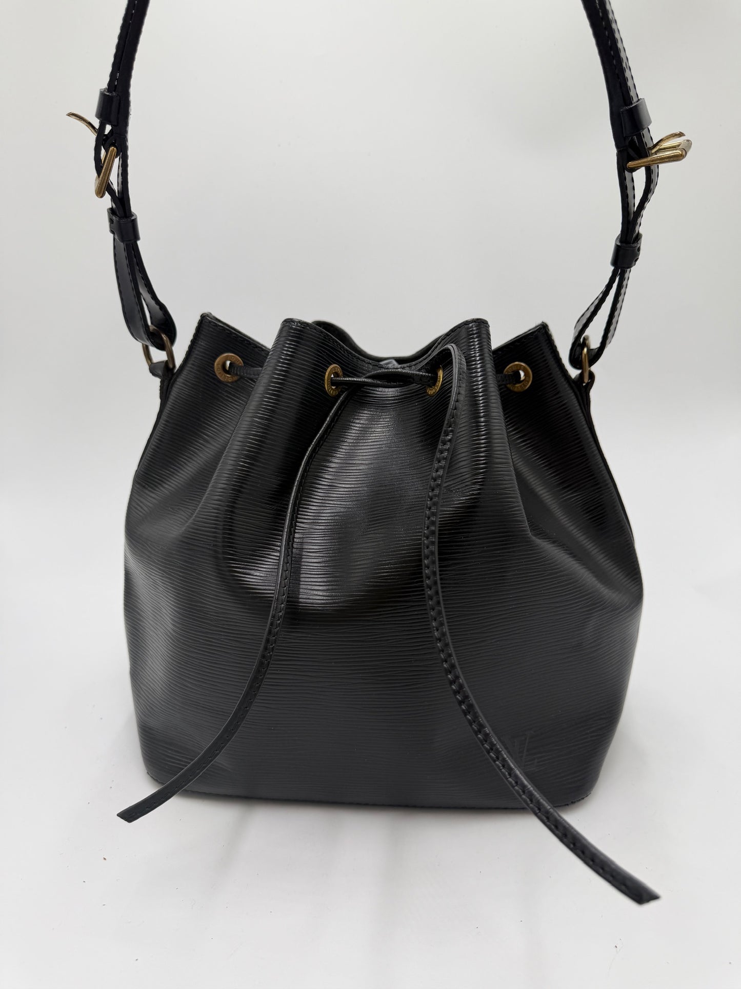 Louis Vuitton Petite Noè schwarz