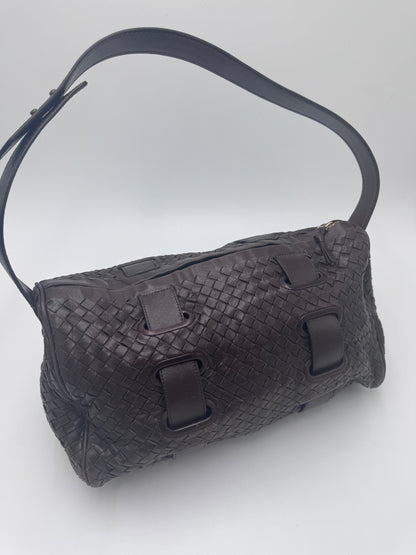 Gesamtansicht der Bottega Veneta Shoulder Bag aus braunem Leder, Medium