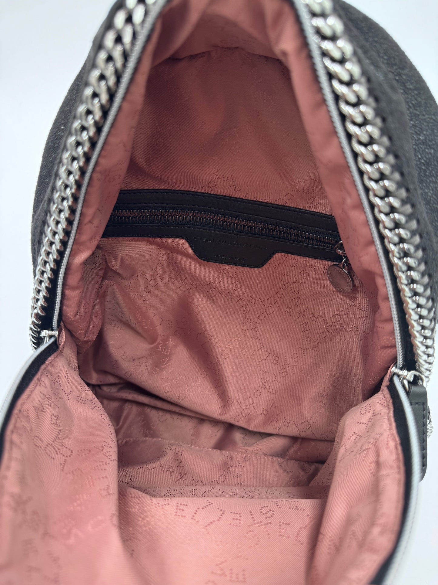 Blick ins Innere der schwarz vintage Stella McCartney Rucksack (Rucksack ).