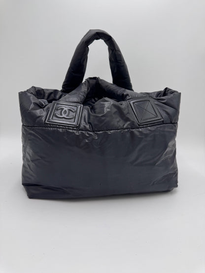 Gesamtansicht der Schwarz preloved Chanel Puffer Series Nylon in Größe Large.