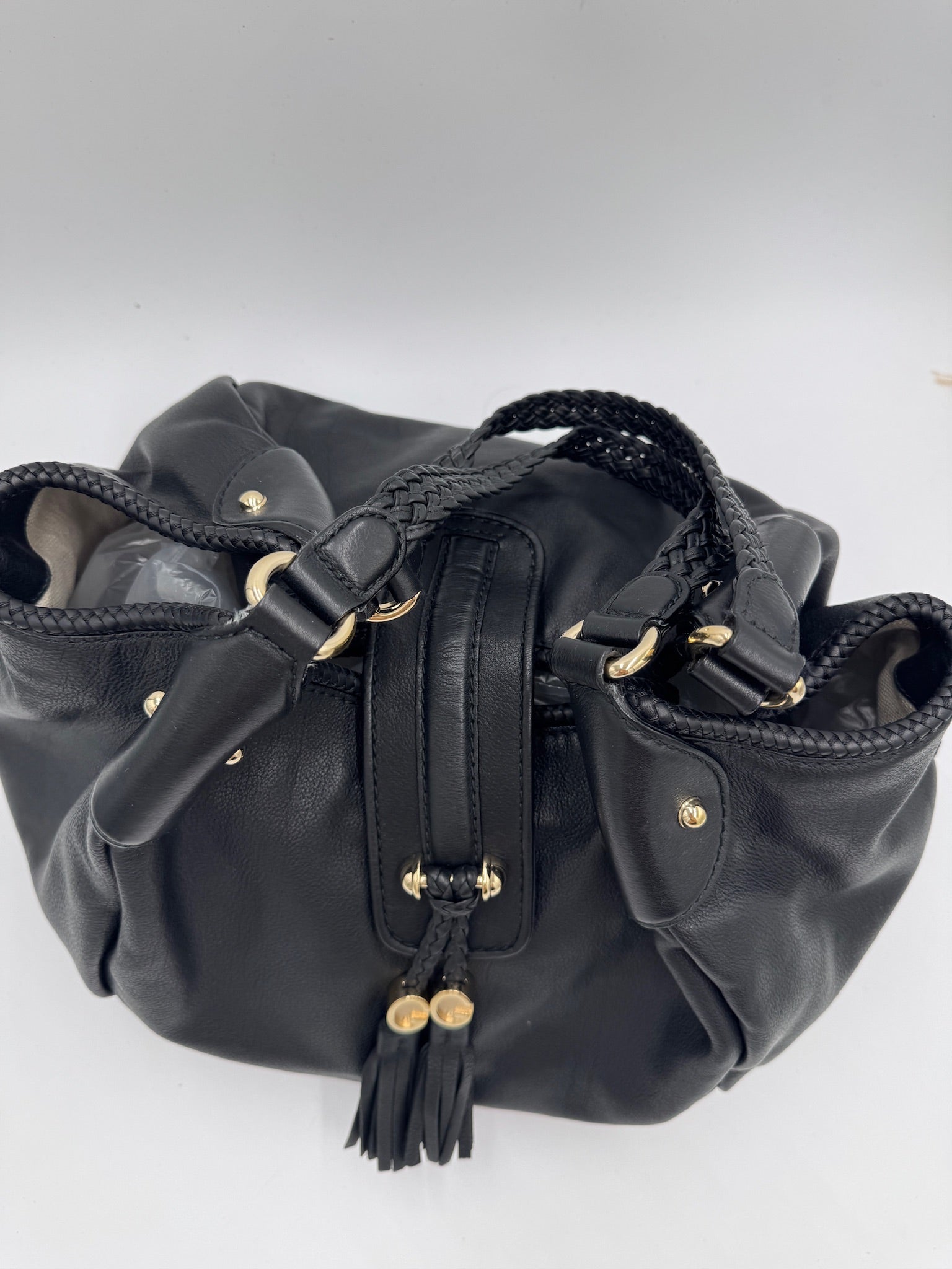 Tragegriffe dieser Schwarz Gucci Shopper in Shopper-Form.