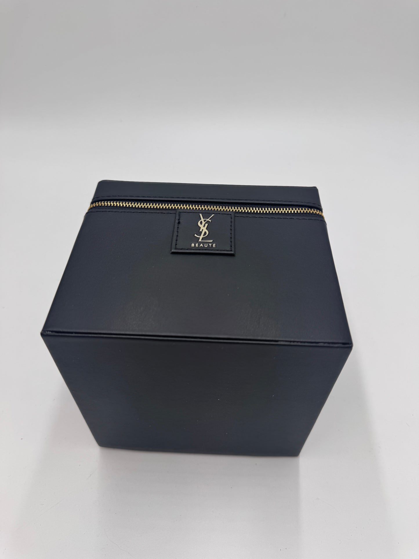 Yves Saint Laurent Necessaire
