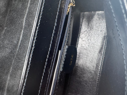 Innenraum dieser luxuriösen Gucci Shoulder Bag – Secondhand-Stil mit Klasse.