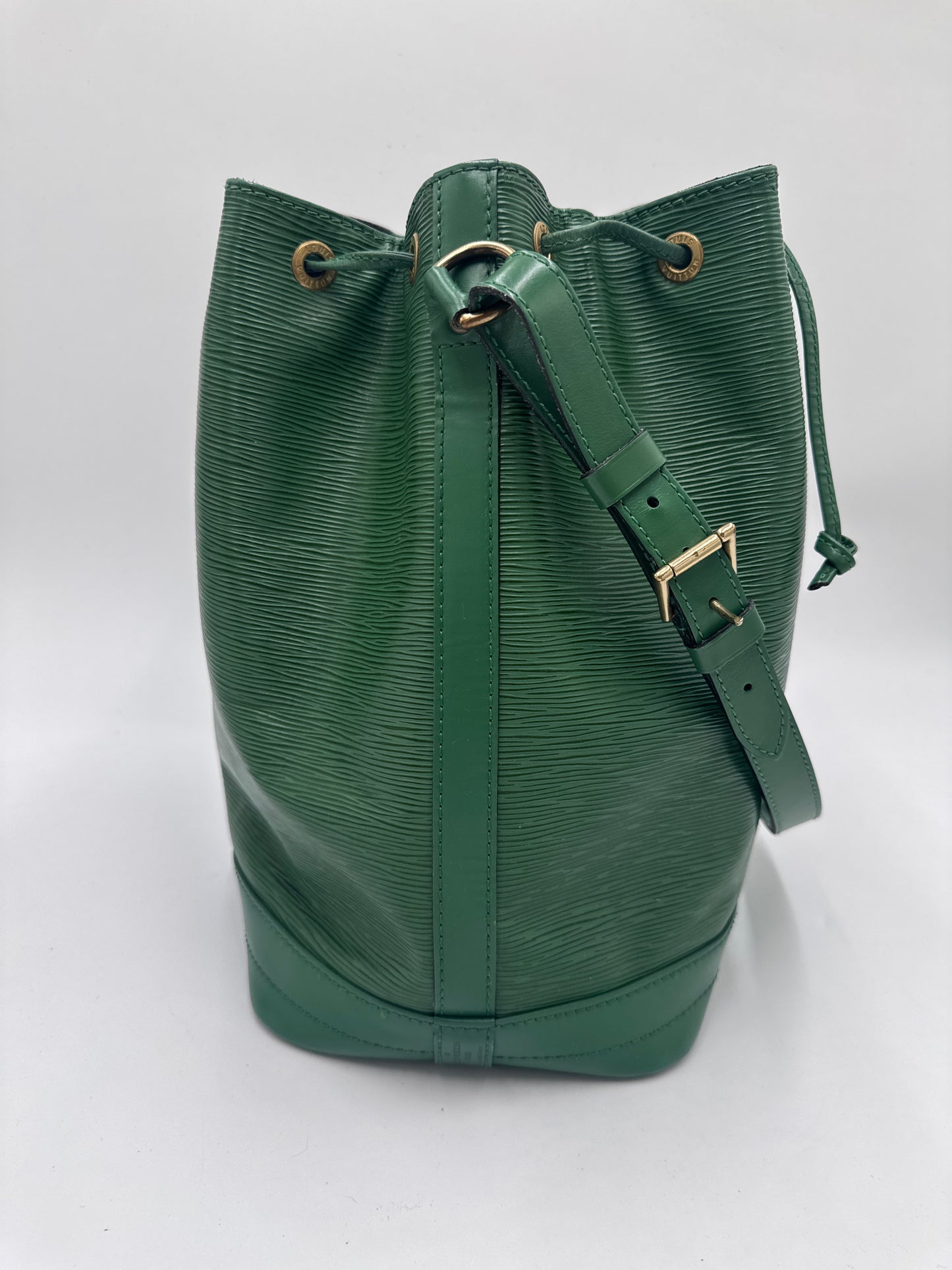 Louis Vuitton Noe Grande in grün