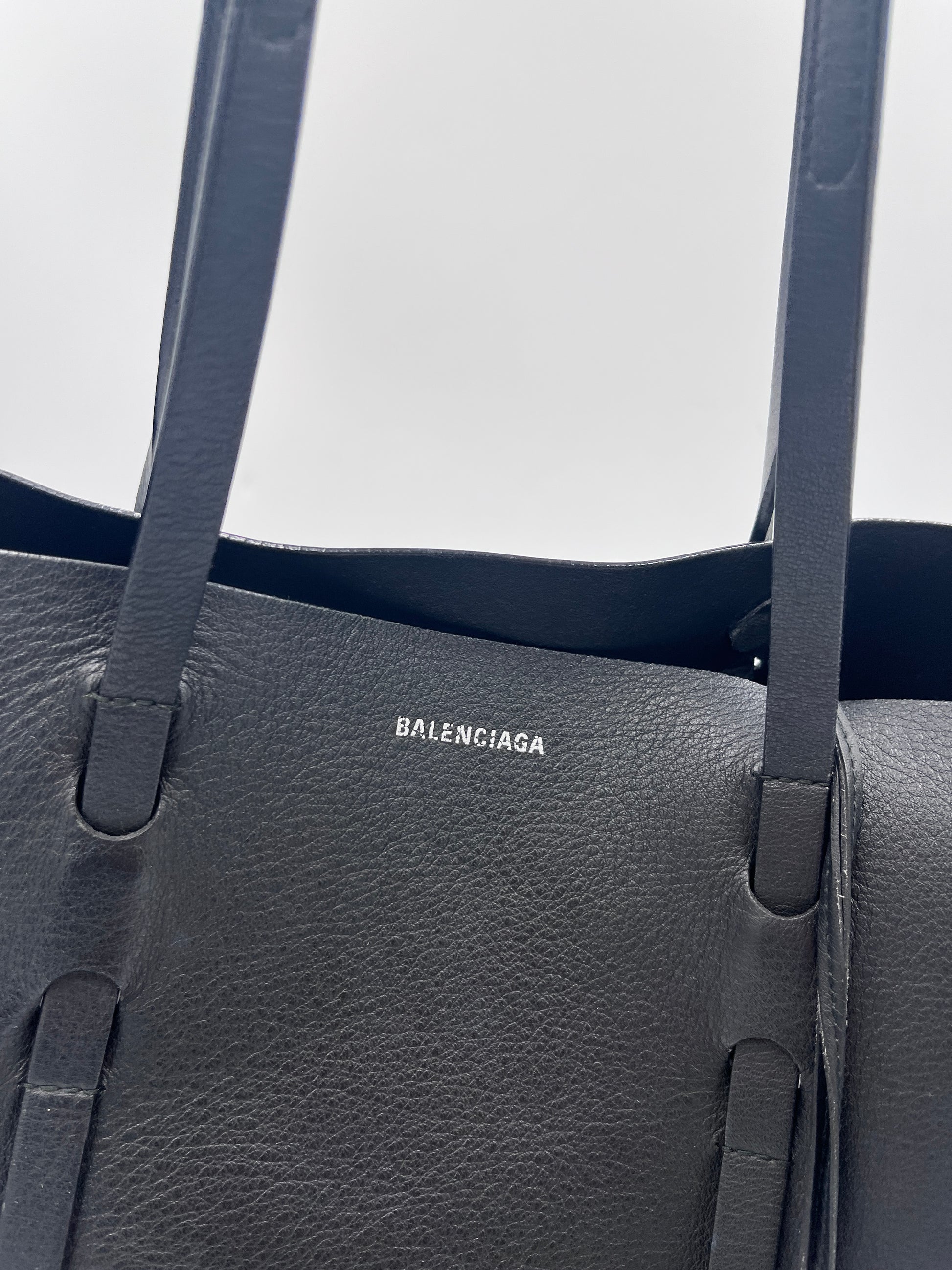 Detail Logo des Balenciaga Shopper aus schwarzem Leder, Large