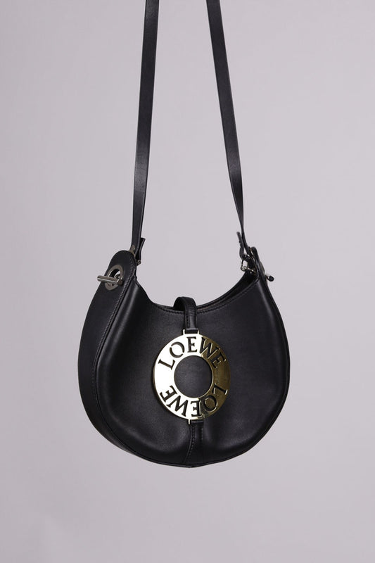 Hauptansicht der schwarz preloved Loewe Joyce Bag – elegantes Statement-Piece.