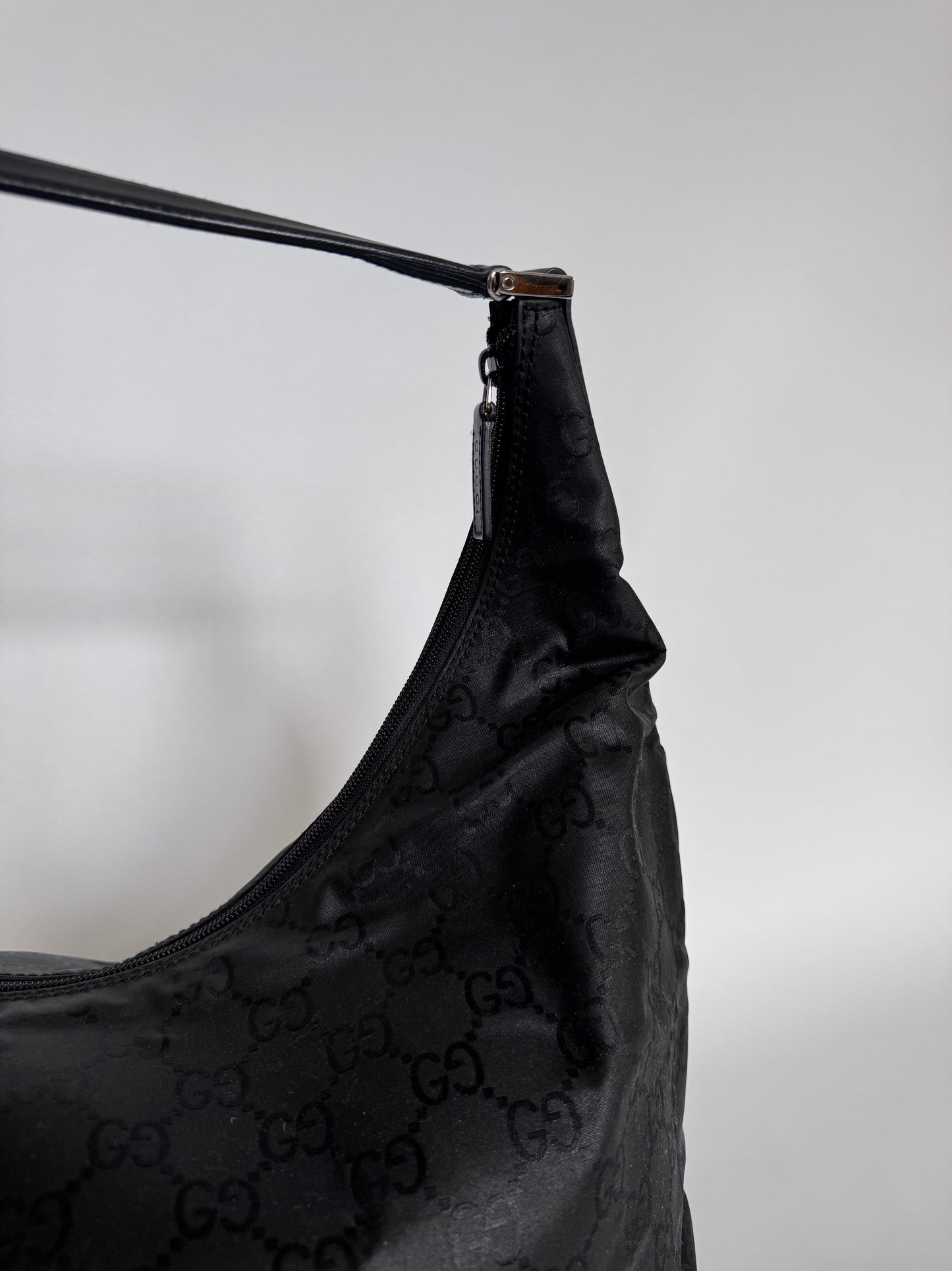 Exklusive Ansicht von Details der luxury secondhand Gucci Reisetasche (Reisegepäck).