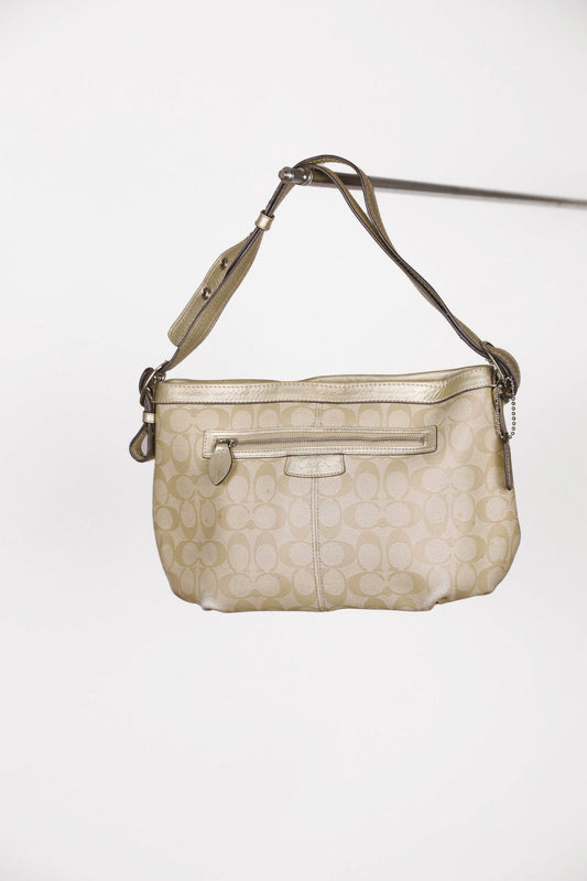 Hauptansicht der Gold preloved Coach Shoulder Bag – elegantes Statement-Piece.