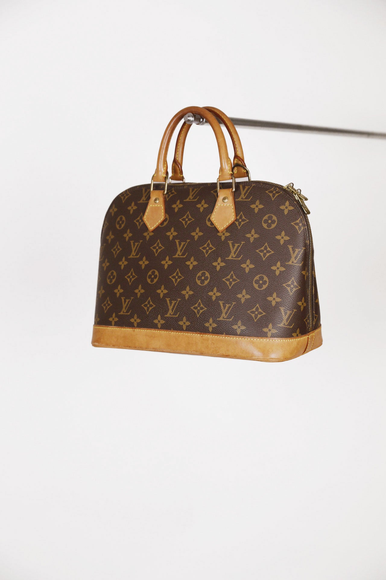 Louis Vuitton Alma PM (Monogram) als Hauptfoto aus der Shopper-Kategorie.