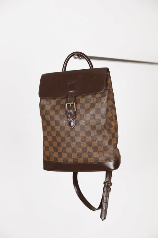 Frontalansicht der secondhand Louis Vuitton Rucksack in Braun.