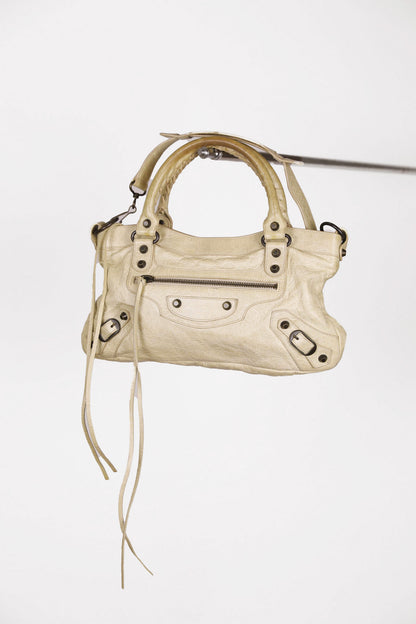 Frontalansicht der secondhand Balenciaga First Handbag in Beige.