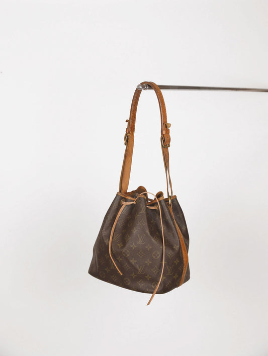 Hauptansicht der Monogram luxury secondhand Louis Vuitton Peite Noe – elegantes Statement-Piece.