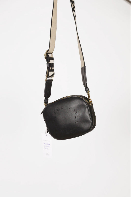 Hauptansicht der schwarz pre-owned Stella McCartney Crossbody – elegantes Statement-Piece.