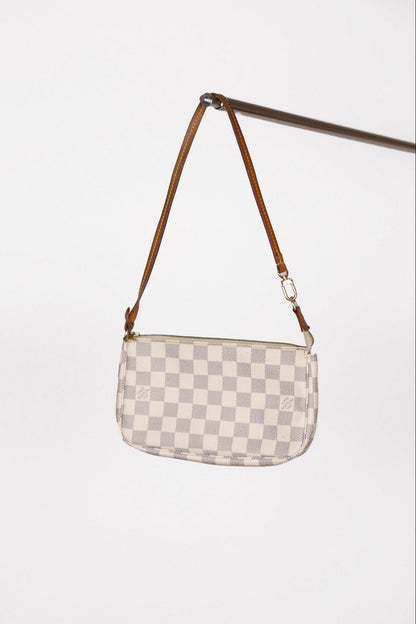 Louis Vuitton Pochette (damien d'azur) als Hauptfoto aus der Pochette-Kategorie.