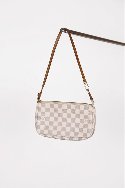 Louis Vuitton Pochette (damien d'azur) als Hauptfoto aus der Pochette-Kategorie.