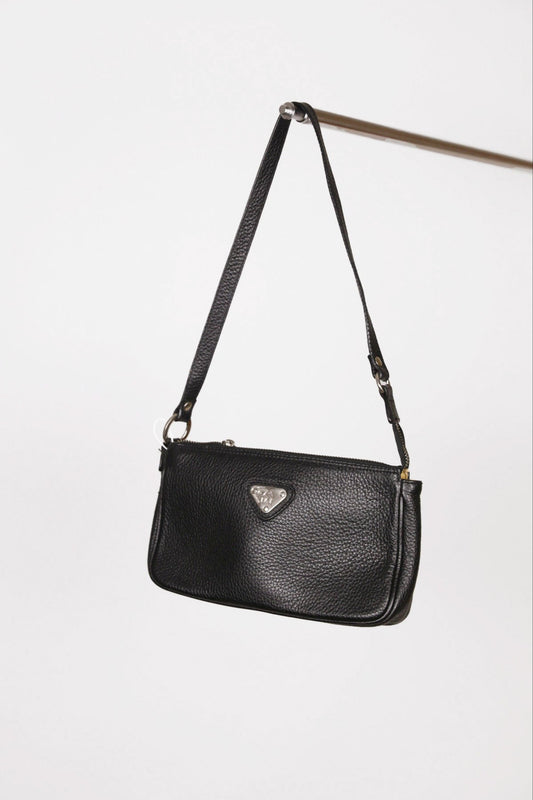 Hauptansicht der schwarz pre-owned Maison Mollerus Pochette – elegantes Statement-Piece.
