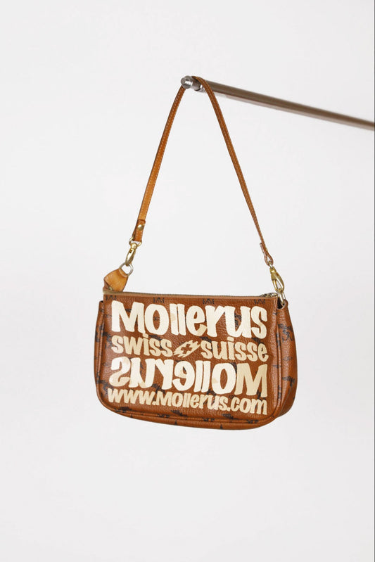 Frontalansicht der preloved Maison Mollerus Pochette in braun.