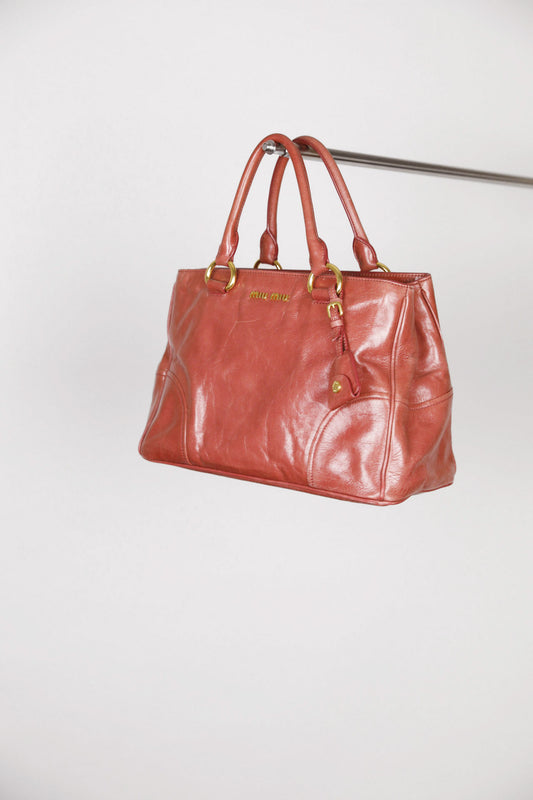 MiuMiu Vitello Shine (rosa) als Hauptfoto aus der Schultertasche-Kategorie.