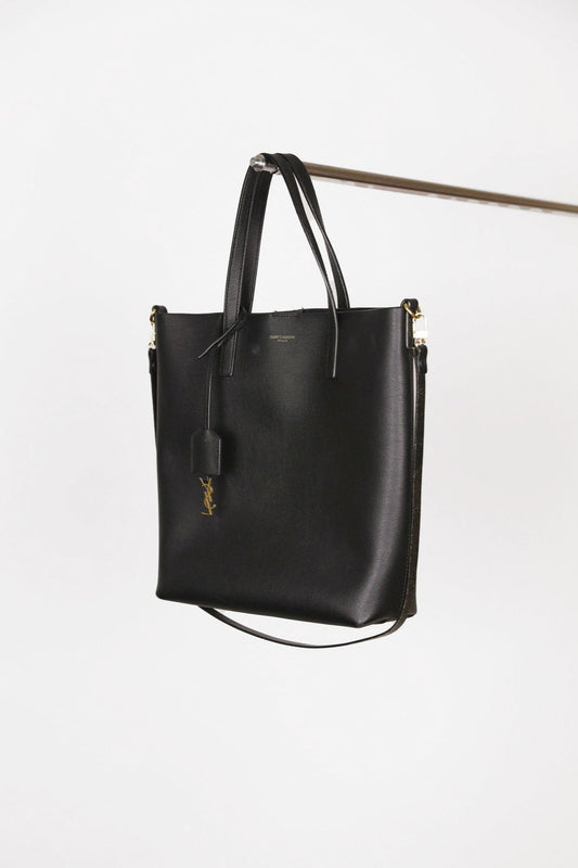 Hauptansicht der schwarz secondhand Saint Laurent Toy Tote Bag – elegantes Statement-Piece.