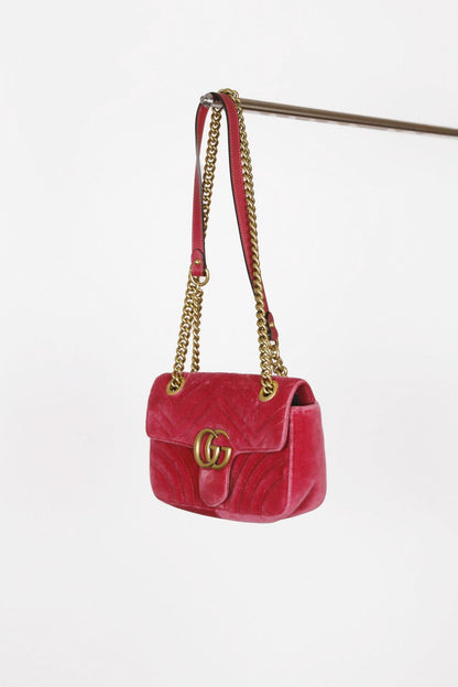 Frontalansicht der vintage Gucci Marmont in rosa.
